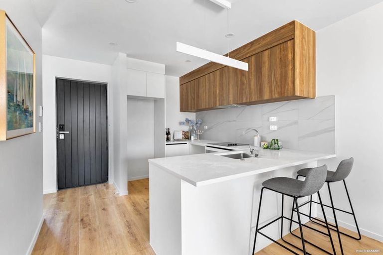 Photo of property in 2/24 Carnoustie Drive, Wattle Downs, Auckland, 2103