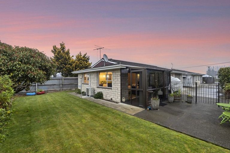 Photo of property in 2/122 Cavendish Road, Casebrook, Christchurch, 8051
