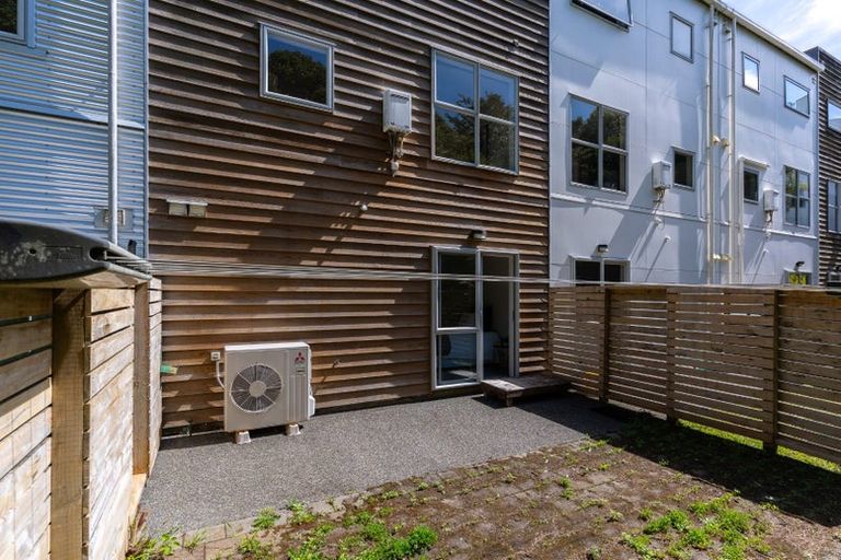 Photo of property in 10 Saddleback Grove, Karori, Wellington, 6012