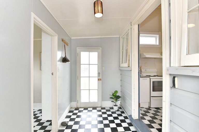 Photo of property in 21 Railway Street, Helensville, 0800