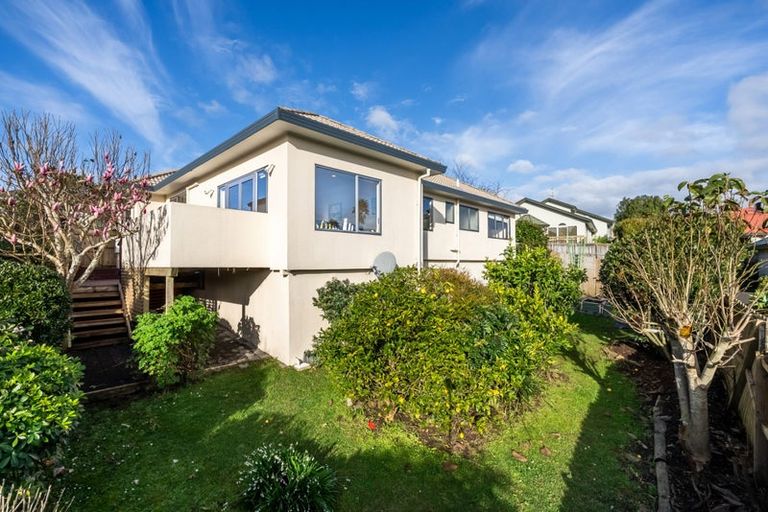 Photo of property in 12 Tyrico Close, Unsworth Heights, Auckland, 0632