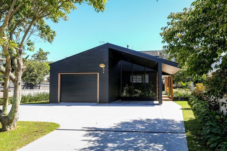 Photo of property in 23 Linda Street, Oakura, 4314