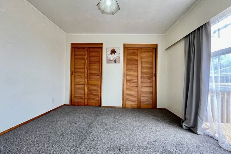 Photo of property in 1/17 Ashbourne Place, Glendene, Auckland, 0602