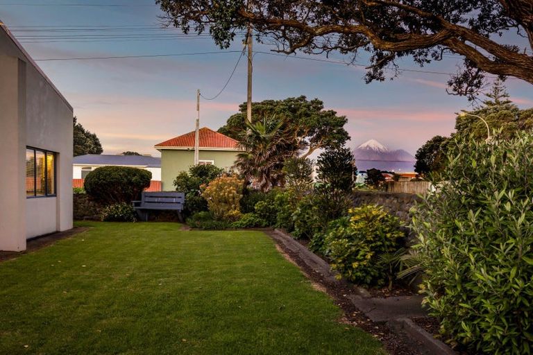 Photo of property in Headlands Opunake, 32 Fox Street, Opunake, 4616