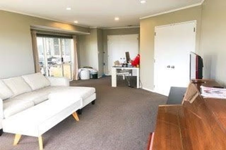 Photo of property in 121 West Harbour Drive, West Harbour, Auckland, 0618