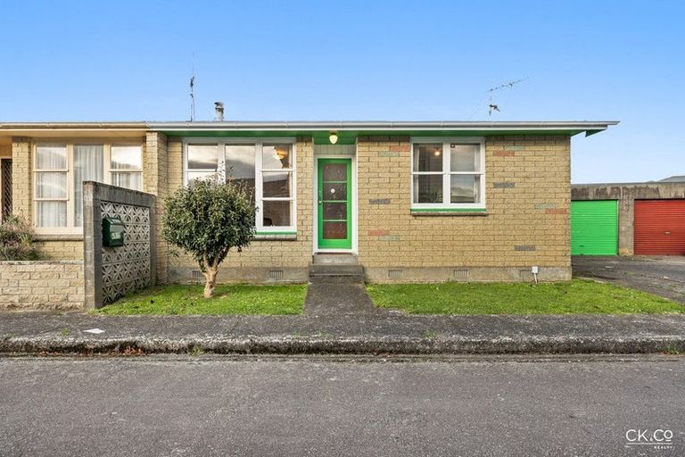 Photo of property in 2/49 Garden Road, Avalon, Lower Hutt, 5011