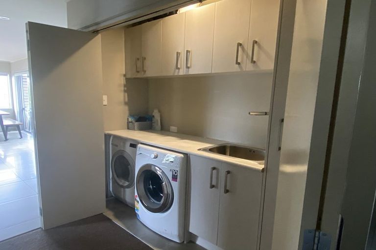 Photo of property in 43 Redwood Drive, Massey, Auckland, 0614