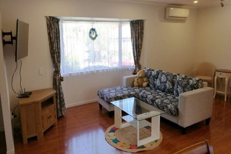 Photo of property in 2/12 Merriefield Avenue, Forrest Hill, Auckland, 0620