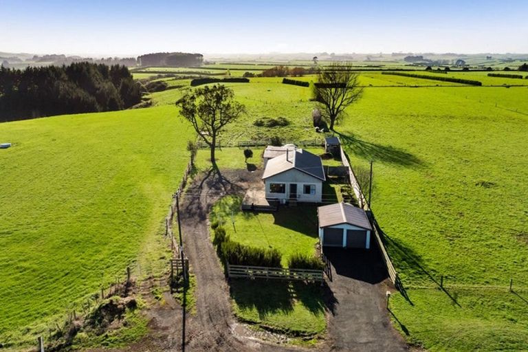 Photo of property in 328 Austin Road, Normanby, Hawera, 4675