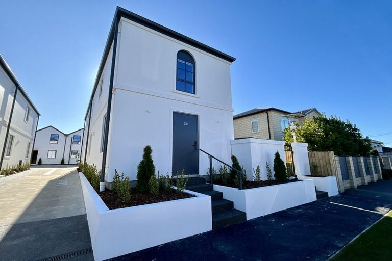 Photo of property in 2/35 Eversleigh Street, St Albans, Christchurch, 8014