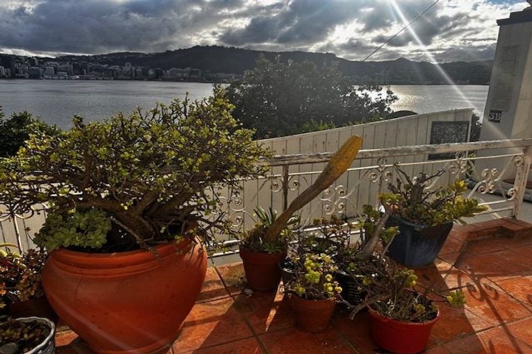 Photo of property in 5 Lindum Terrace, Roseneath, Wellington, 6011