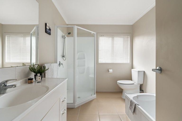 Photo of property in 21 Bridgewater Way, Pyes Pa, Tauranga, 3112