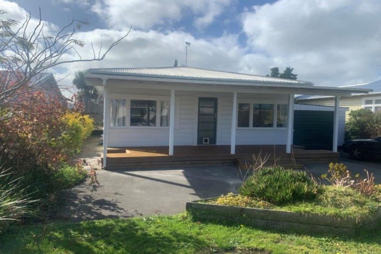 Photo of property in 48 Egmont Street, Hawera, 4610
