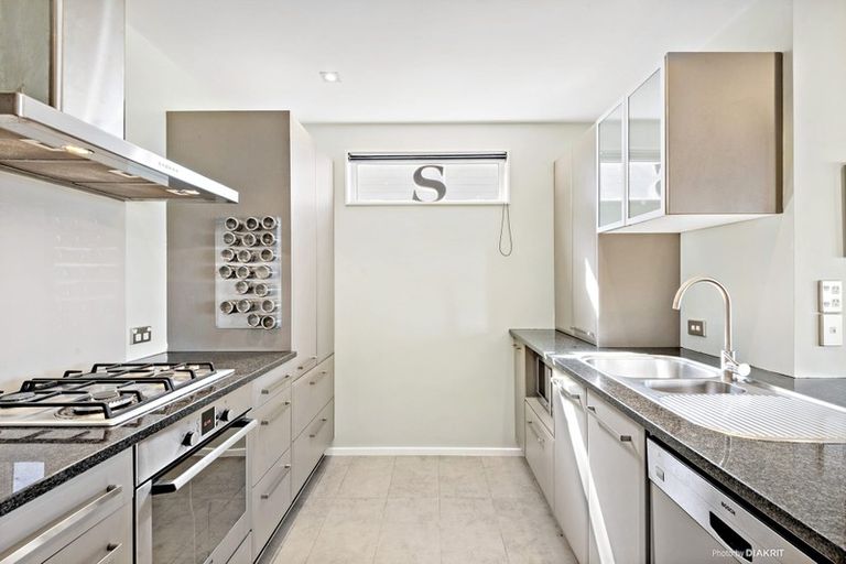 Photo of property in 394 The Esplanade, Island Bay, Wellington, 6023