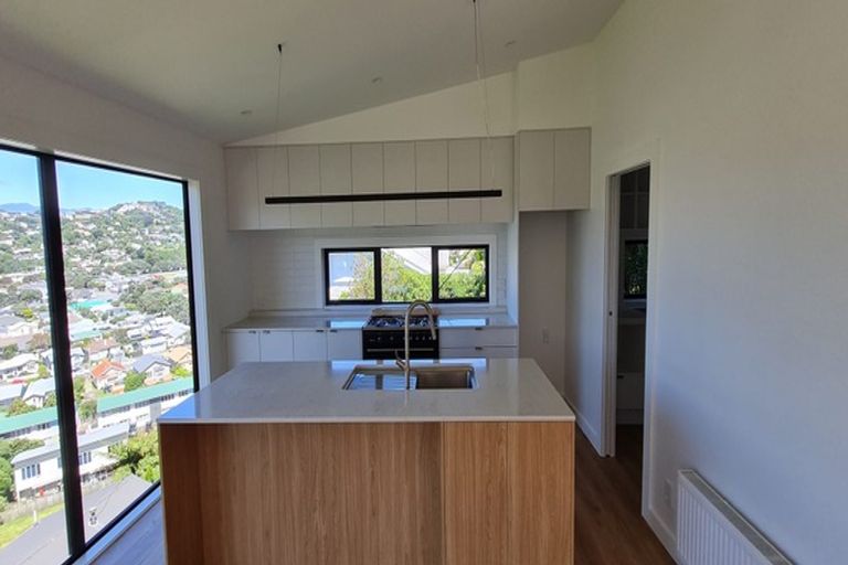 Photo of property in 84 Maupuia Road, Maupuia, Wellington, 6022