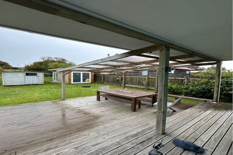 Photo of property in 15 Sarah Street, Waikawa Beach, Manakau, 5573