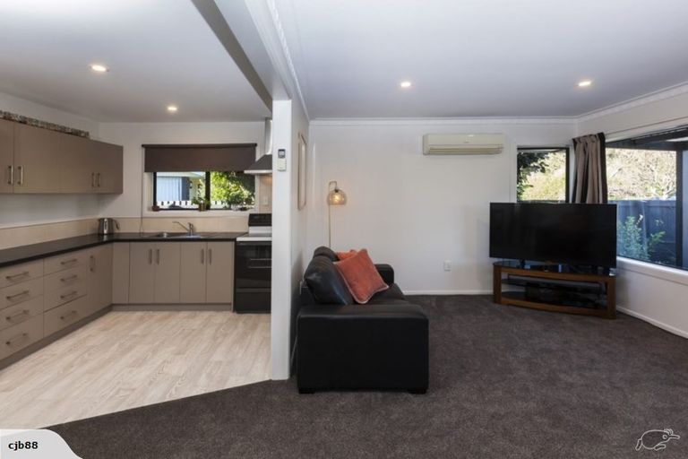 Photo of property in 320 Memorial Avenue, Burnside, Christchurch, 8053