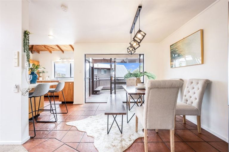 Photo of property in 17 Unsworth Drive, Unsworth Heights, Auckland, 0632