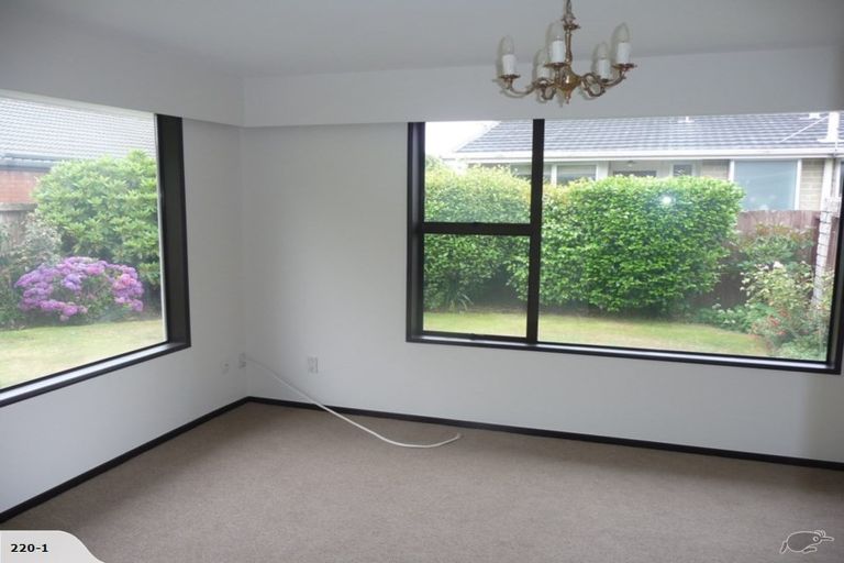 Photo of property in 35 Chipping Lane, Redwood, Christchurch, 8051