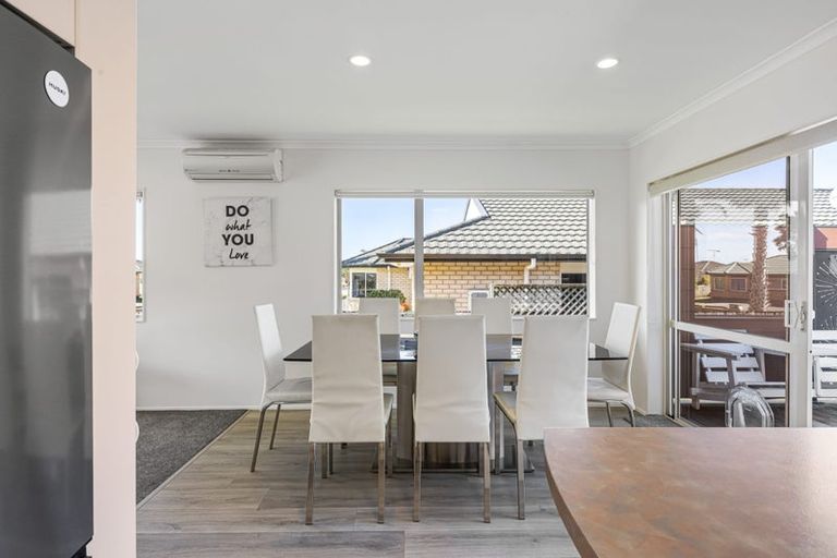 Photo of property in 15 Kath Hopper Drive, Orewa, 0931