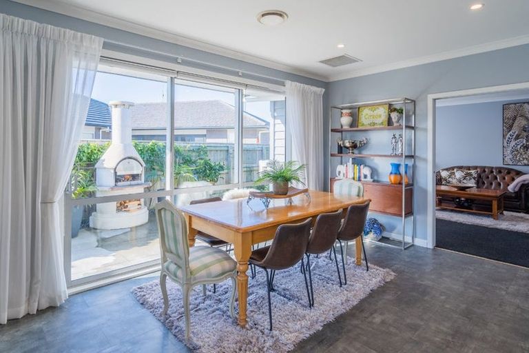 Photo of property in 9 Bridford Way, Paraparaumu, 5032