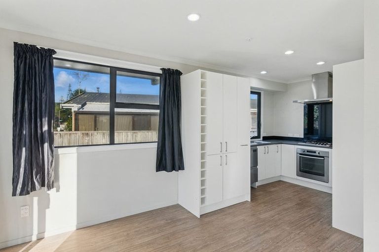 Photo of property in 30 Eruini Street, Waikanae Beach, Waikanae, 5036