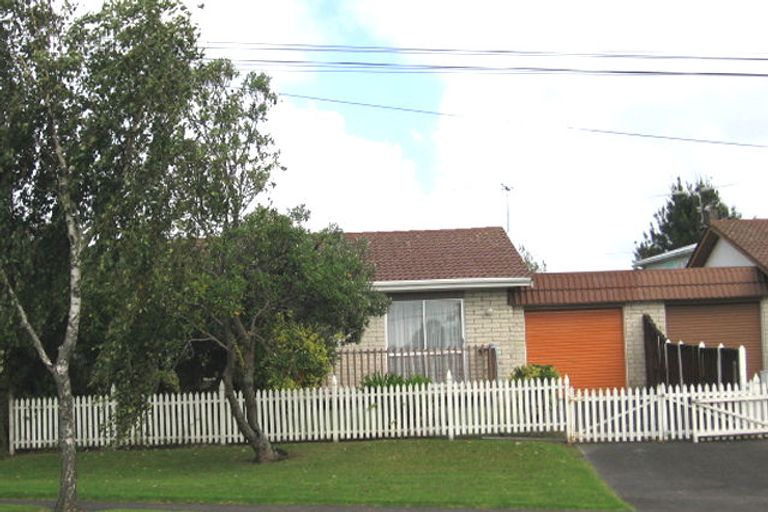 Photo of property in 1/558 Swanson Road, Ranui, Auckland, 0612