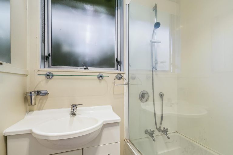 Photo of property in 1b Nandana Drive, Glen Eden, Auckland, 0602