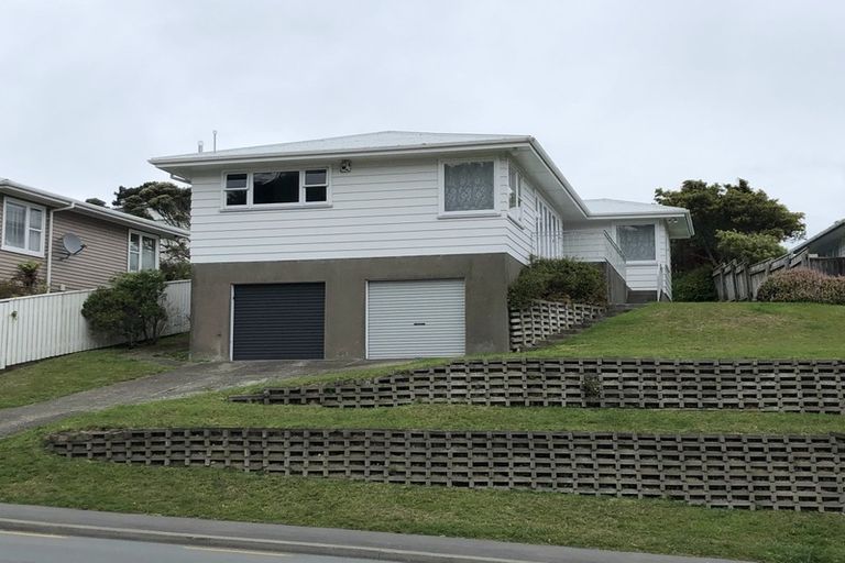 Photo of property in 75 Kenmore Street, Newlands, Wellington, 6037
