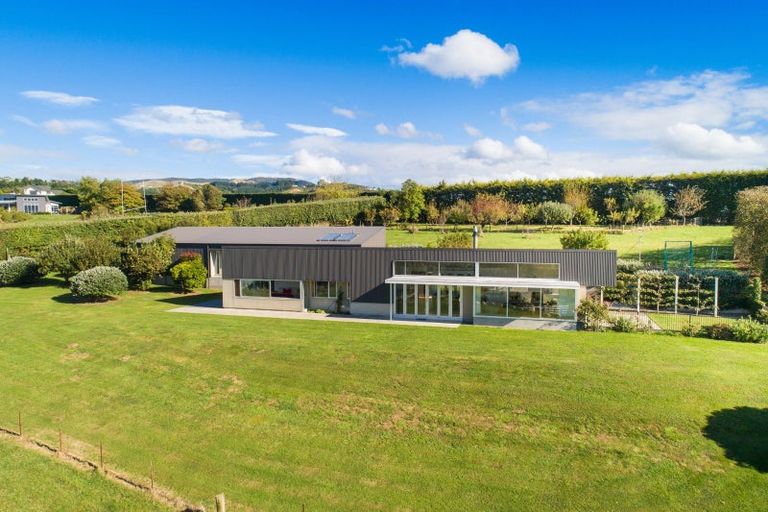 Photo of property in 17 Oram Drive, Turitea, Palmerston North, 4472