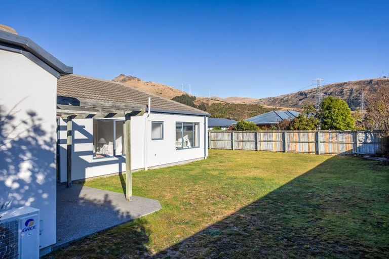 Photo of property in 2 Wendy Place, Heathcote Valley, Christchurch, 8022