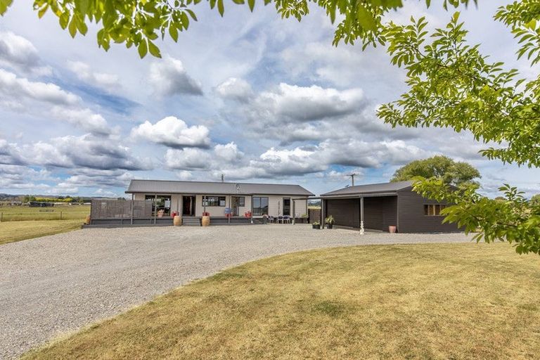 Photo of property in 1 Elm Place, Waipukurau, 4284