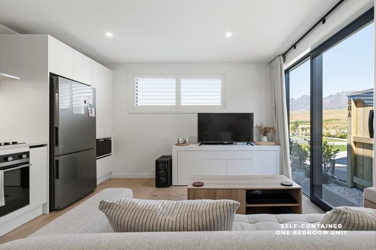 Photo of property in 38 Shelduck Road, Jacks Point, 9371