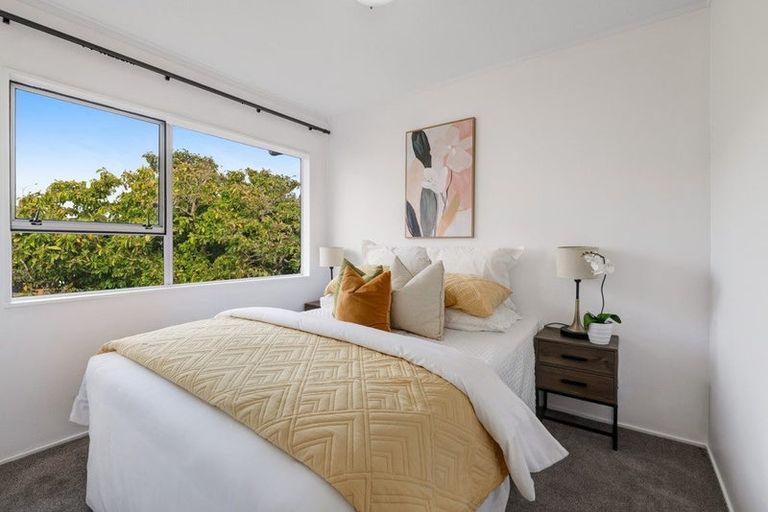 Photo of property in 1/4 Clare Place, Glenfield, Auckland, 0629