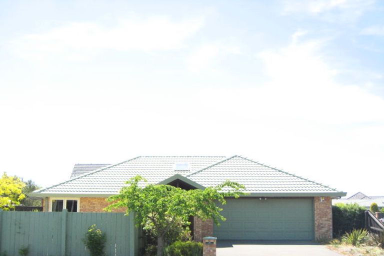 Photo of property in 22 Orlando Crescent, Waimairi Beach, Christchurch, 8083