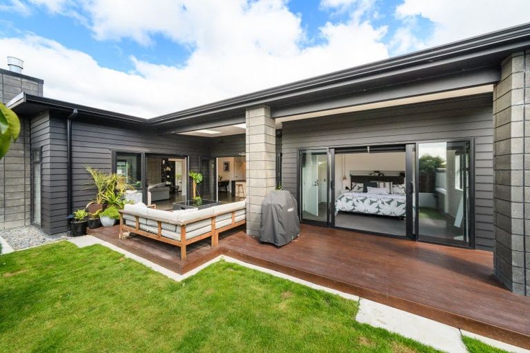Photo of property in 35 Freedom Drive, Kelvin Grove, Palmerston North, 4414