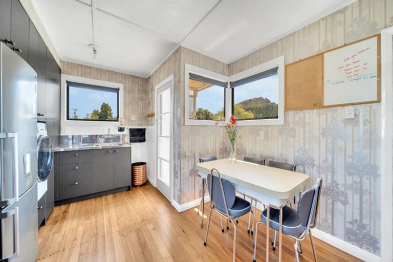 Photo of property in 24 Halsey Street, Clinton, 9534