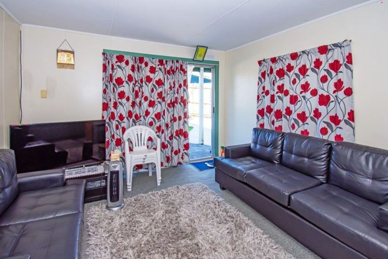 Photo of property in 581 Massey Road, Mangere, Auckland, 2022