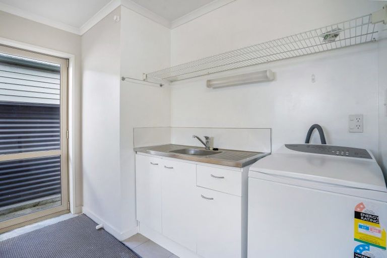 Photo of property in 96 Park Street, Winton, 9720