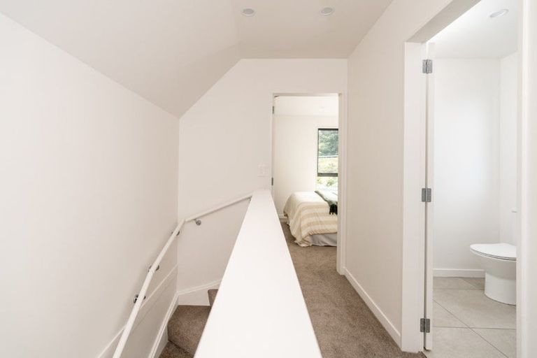 Photo of property in 92 Ara Paiwhenua, Tawa, Wellington, 5028