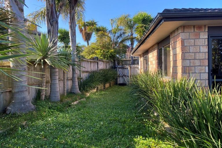 Photo of property in 10a Phoenicia Court, The Gardens, Auckland, 2105