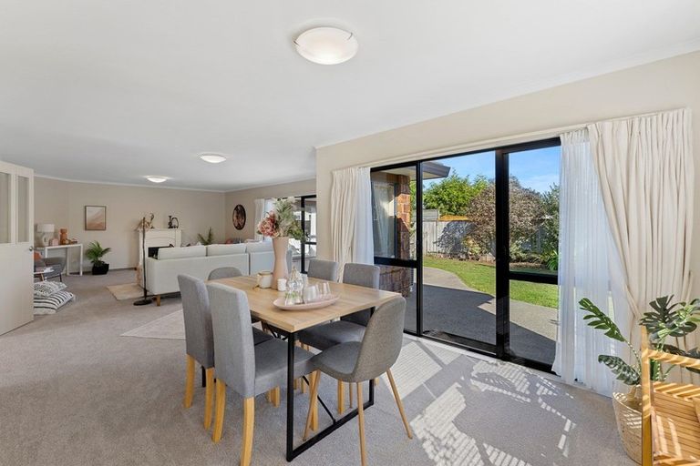 Photo of property in 98 Guildford Drive, Paraparaumu Beach, Paraparaumu, 5032