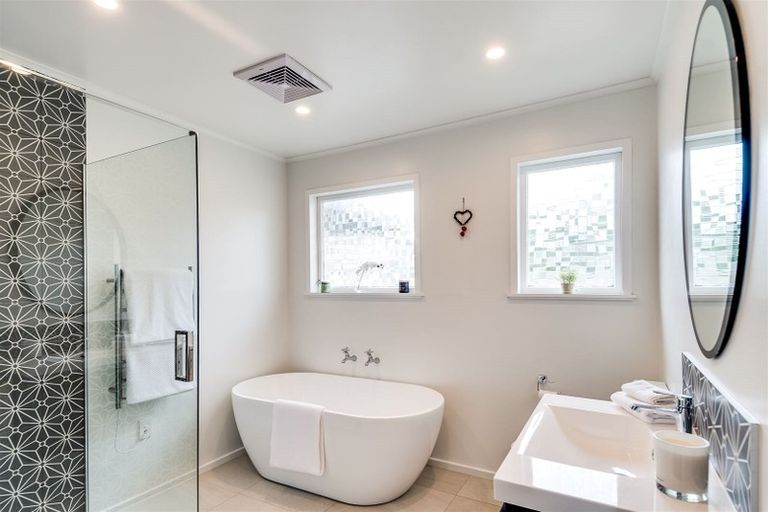 Photo of property in 2/39 Cassino Crescent, Onekawa, Napier, 4110