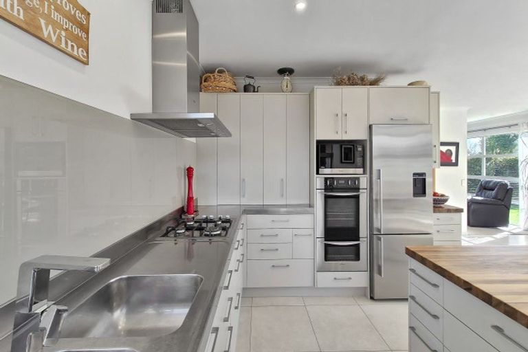 Photo of property in 6 The Oaks, Awapuni, Palmerston North, 4412