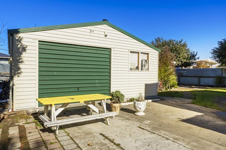 Photo of property in 18 Wyatt Avenue, Onekawa, Napier, 4110