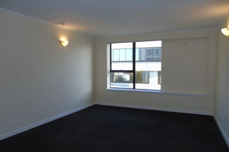 Photo of property in Hobson Court Flats, 42/70u Hobson Street, Thorndon, Wellington, 6011