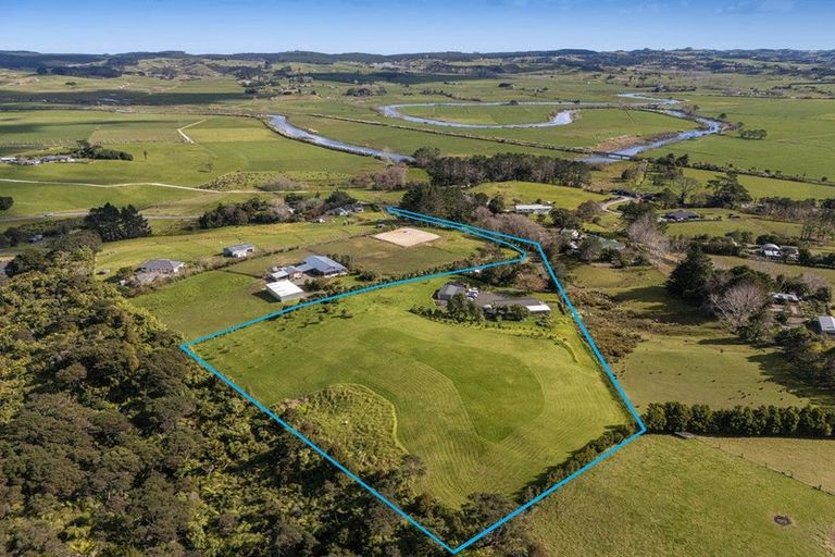 Photo of property in 207 Mangakura Road, Helensville, 0875