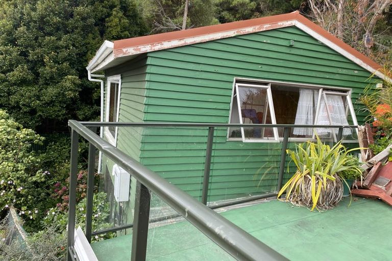 Photo of property in 21 Nikau Road, Point Howard, Lower Hutt, 5013