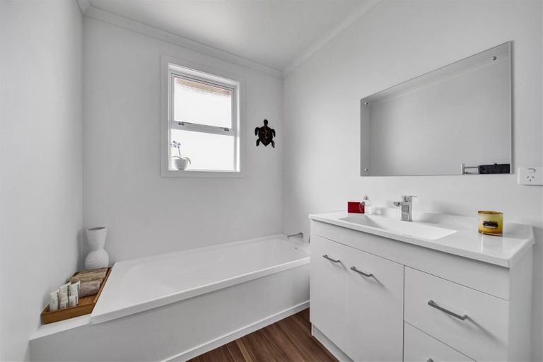 Photo of property in 435 Manawapou Road, Hawera, 4672