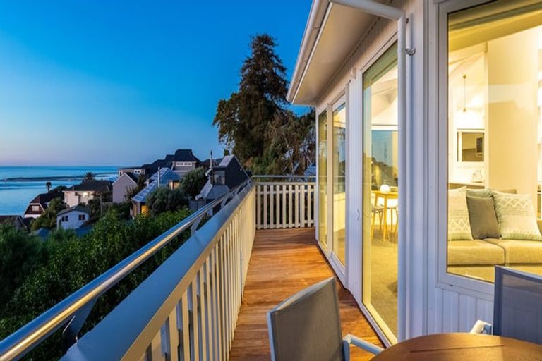 Photo of property in 4 The Cliffs, Britannia Heights, Nelson, 7010